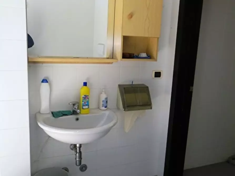 Immagine 8 di Negozio in vendita  in via quasimodo a Castel Maggiore