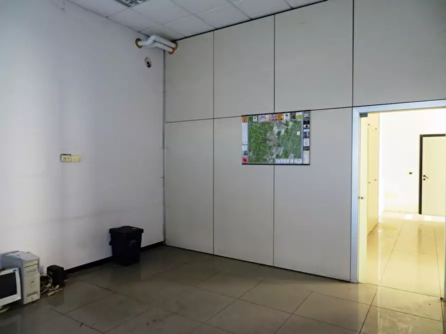 Immagine 13 di Negozio in vendita  in via quasimodo a Castel Maggiore