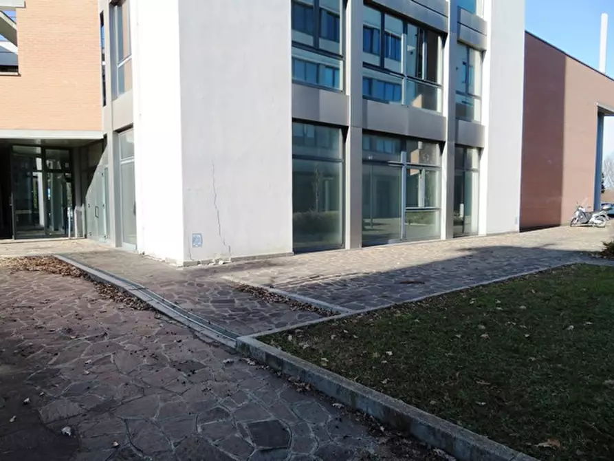 Immagine 15 di Negozio in vendita  in via quasimodo a Castel Maggiore