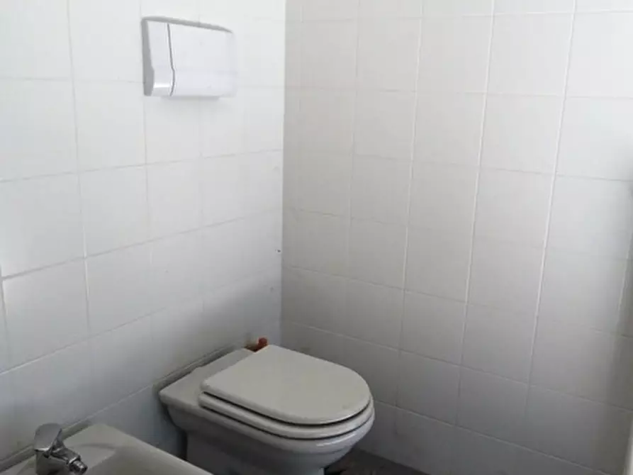 Immagine 18 di Negozio in vendita  in via quasimodo a Castel Maggiore