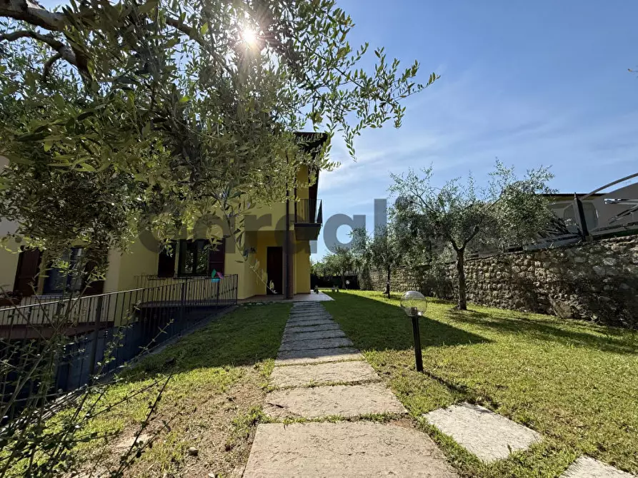 Immagine 1 di Casa bifamiliare in vendita  in Via Lago Lucone a Polpenazze Del Garda