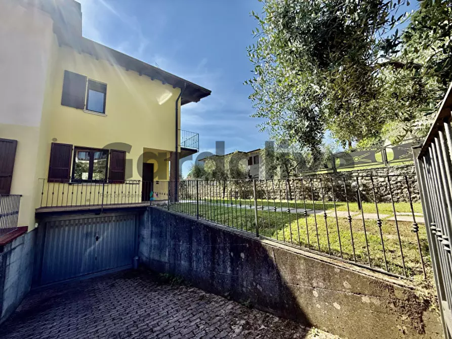 Immagine 2 di Casa bifamiliare in vendita  in Via Lago Lucone a Polpenazze Del Garda