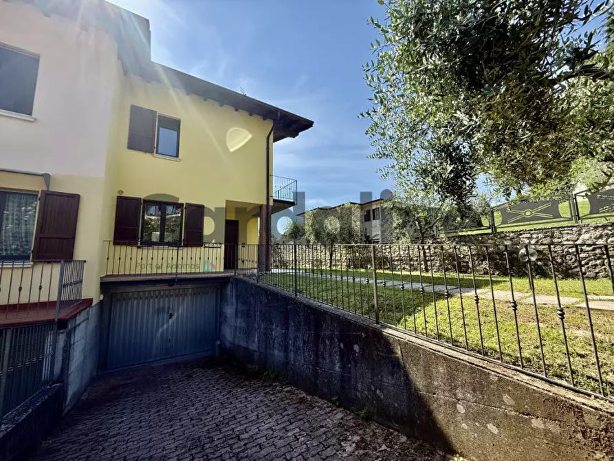 Immagine 3 di Casa bifamiliare in vendita  in Via Lago Lucone a Polpenazze Del Garda