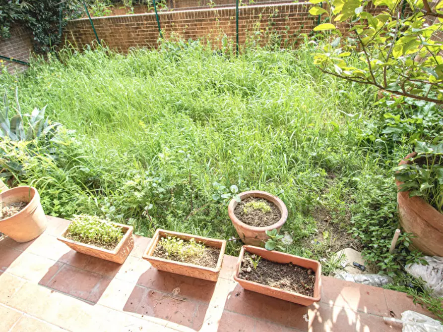 Immagine 11 di Appartamento in vendita  a Prato