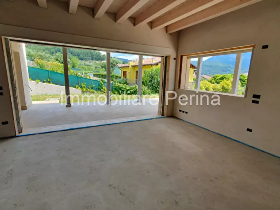 Immagine 3 di Villa in vendita  in Via Caduti di Nassiriya a Caprino Veronese