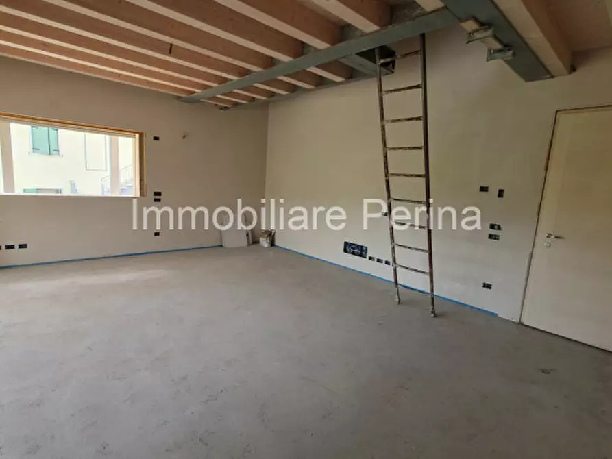 Immagine 4 di Villa in vendita  in Via Caduti di Nassiriya a Caprino Veronese