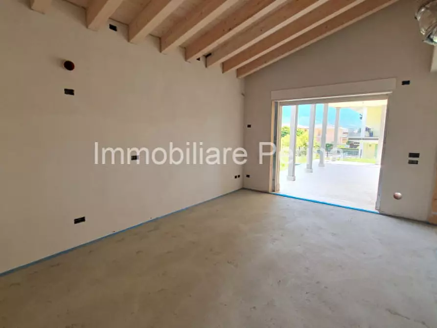 Immagine 5 di Villa in vendita  in Via Caduti di Nassiriya a Caprino Veronese