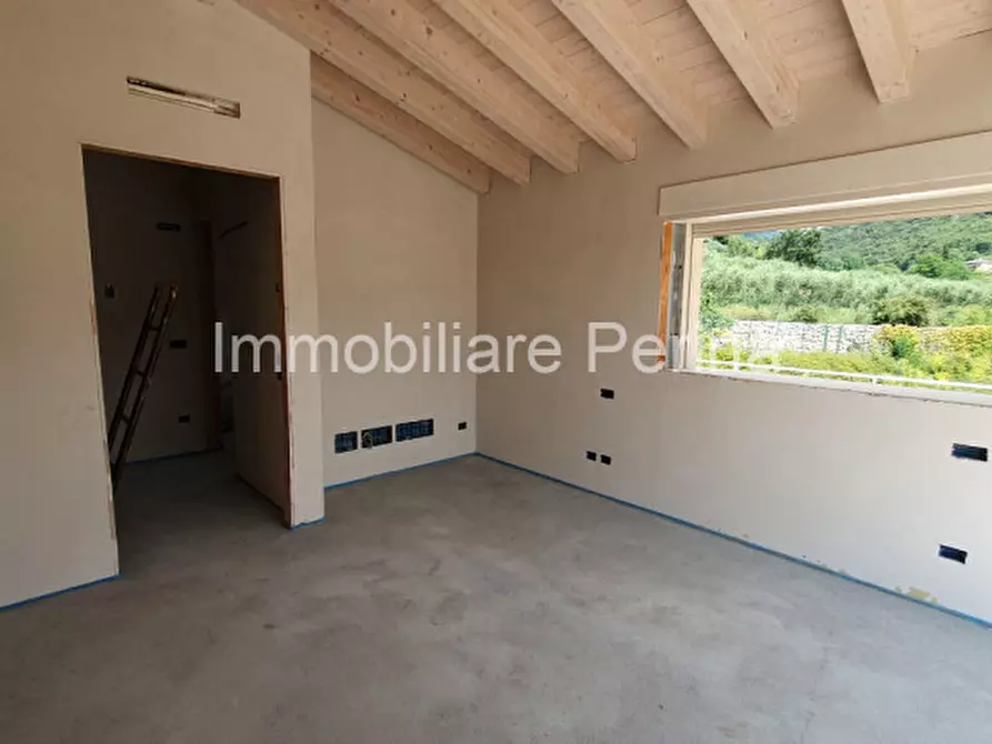 Immagine 12 di Villa in vendita  in Via Caduti di Nassiriya a Caprino Veronese