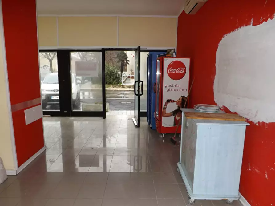 Immagine 2 di Negozio in vendita  a Senigallia