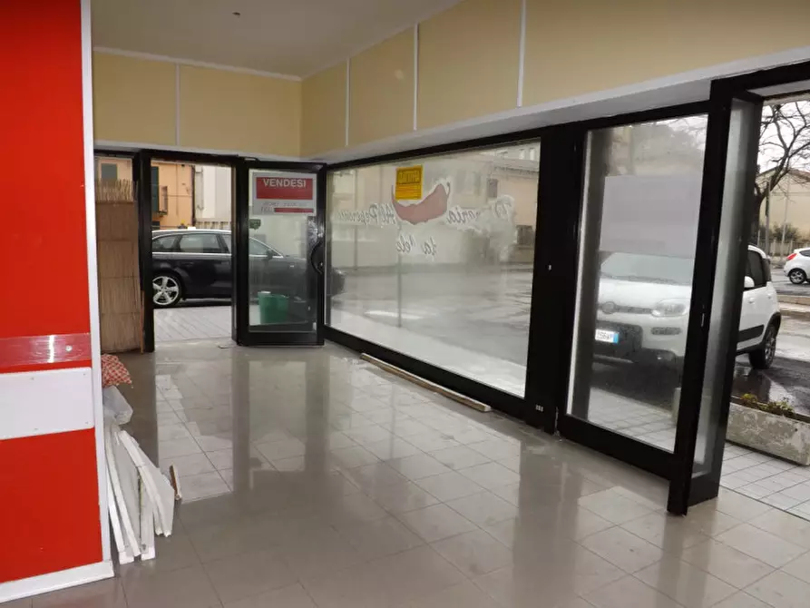 Immagine 3 di Negozio in vendita  a Senigallia