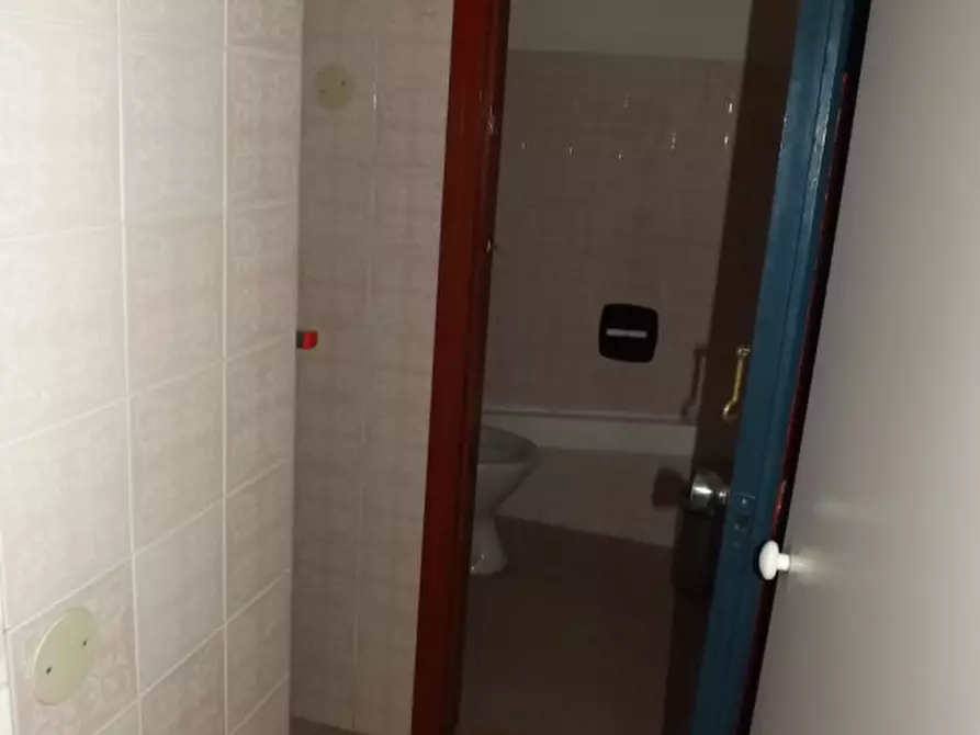 Immagine 5 di Negozio in vendita  a Senigallia