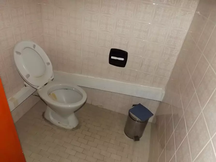 Immagine 7 di Negozio in vendita  a Senigallia