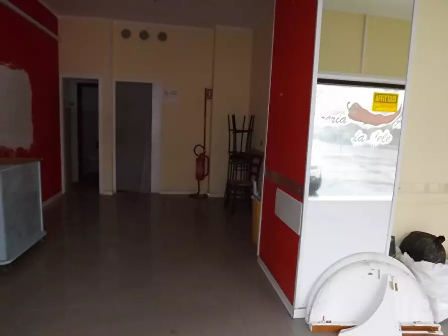 Immagine 9 di Negozio in vendita  a Senigallia