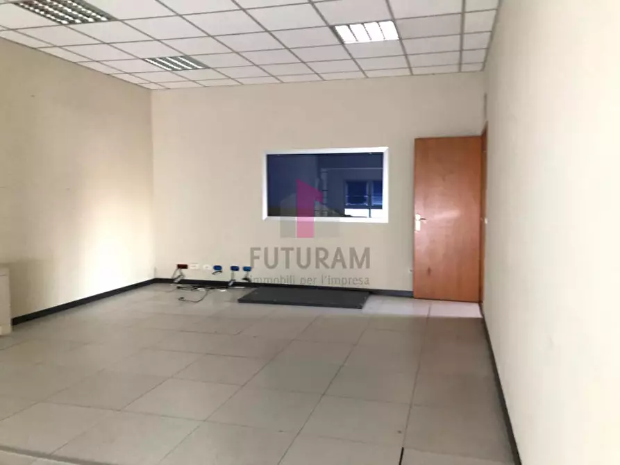 Immagine 3 di Ufficio in affitto  in Statale del Santo 99999999 a Limena