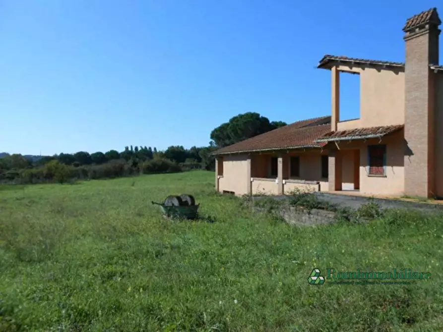 Immagine 1 di Villa in vendita  in Via Camillo Spinedi a Roma
