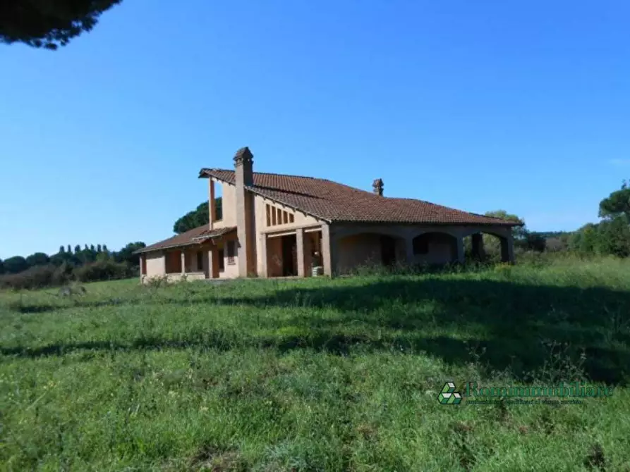 Immagine 4 di Villa in vendita  in Via Camillo Spinedi a Roma