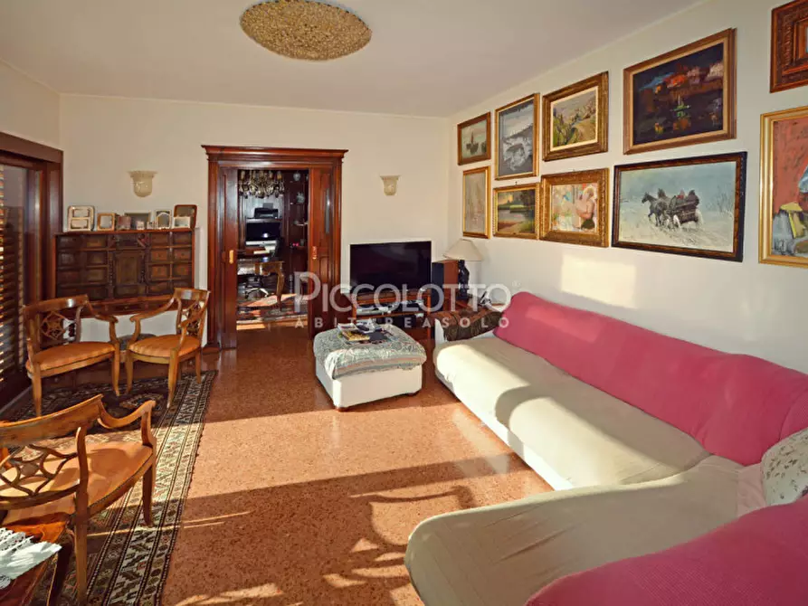 Immagine 15 di Villa in vendita  in Via Foresto Vecchio a Asolo