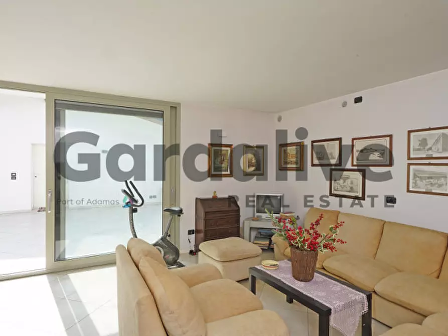 Immagine 12 di Villa in vendita  in Via Monte Tapino a Padenghe Sul Garda