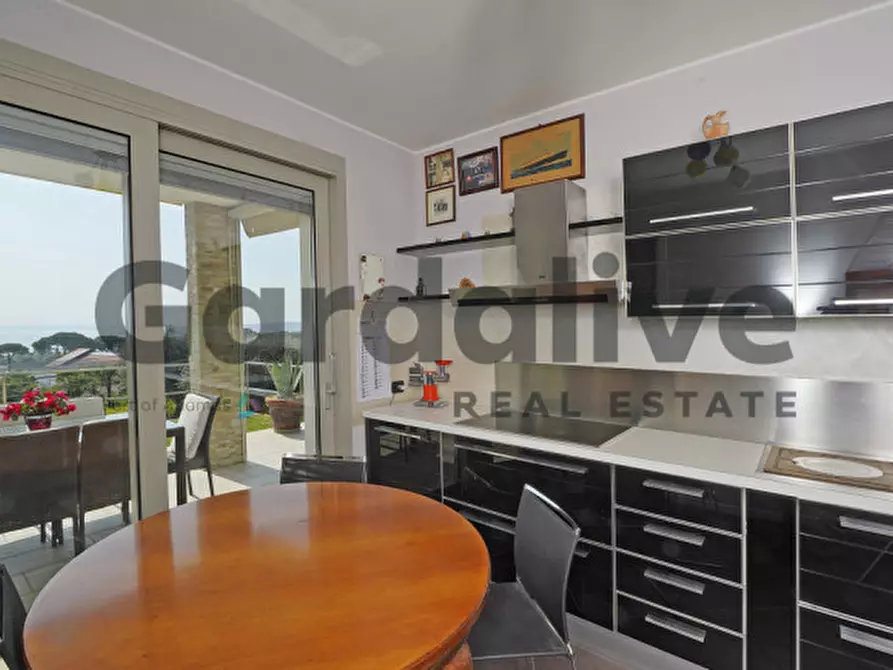 Immagine 30 di Villa in vendita  in Via Monte Tapino a Padenghe Sul Garda