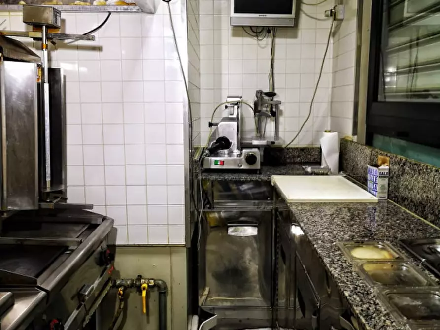 Immagine 5 di Attività commerciale in vendita  in Via Veneto a Eboli