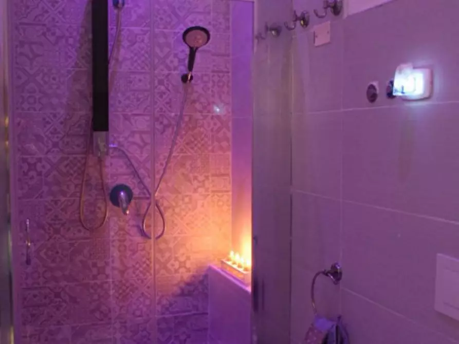 Immagine 10 di Appartamento in affitto  in Via Toledo a Napoli