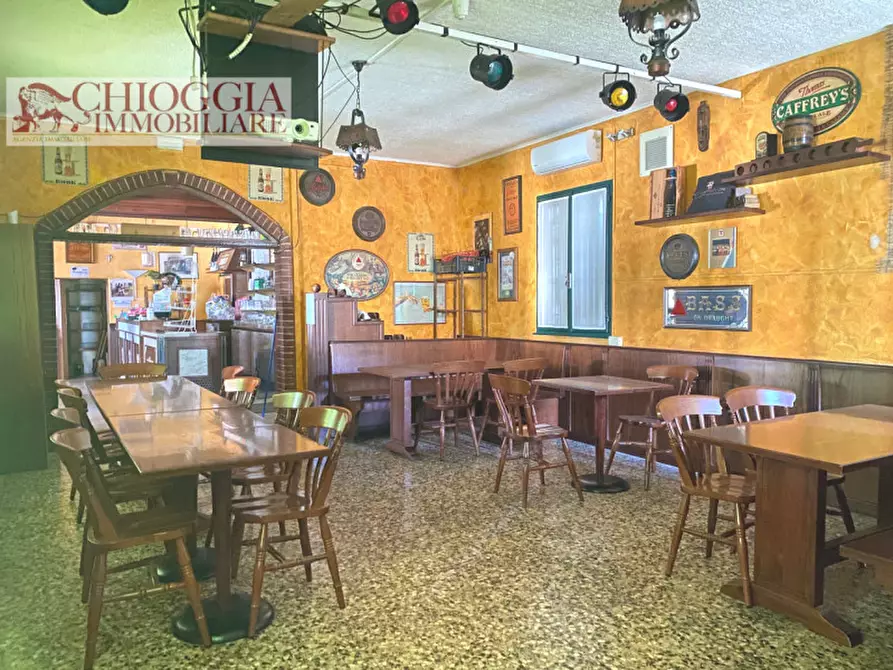Immagine 4 di Negozio in vendita  in Via San Donato a Correzzola