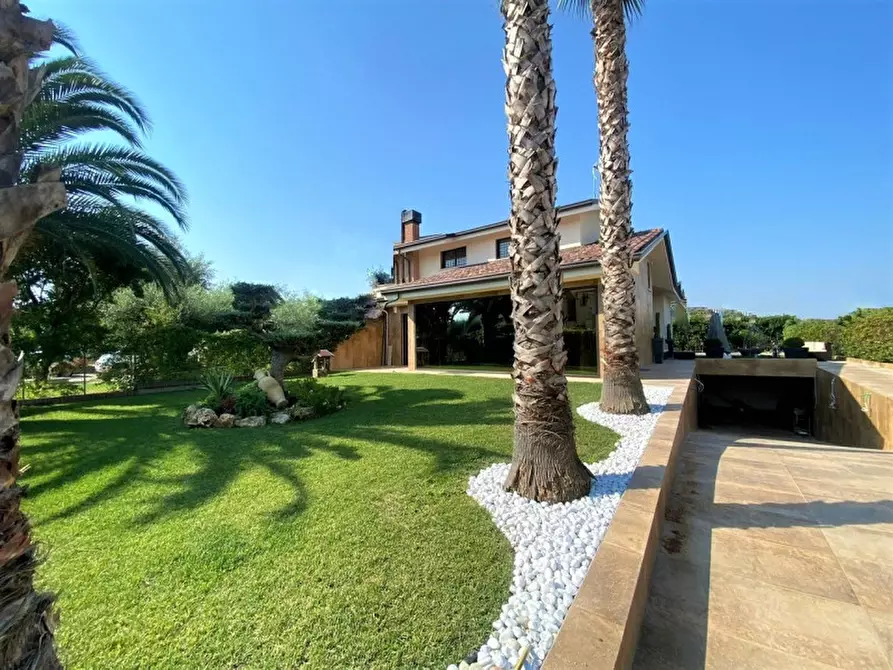Immagine 1 di Villa in vendita  in via Puccini a Misano Adriatico