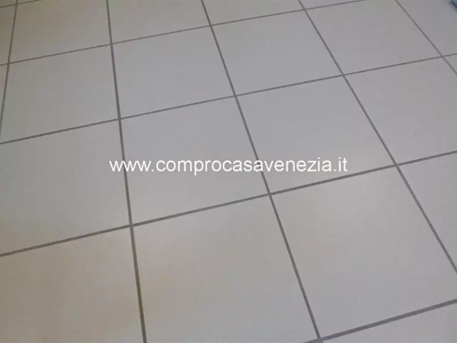 Immagine 3 di Negozio in vendita  in via castellana a Venezia