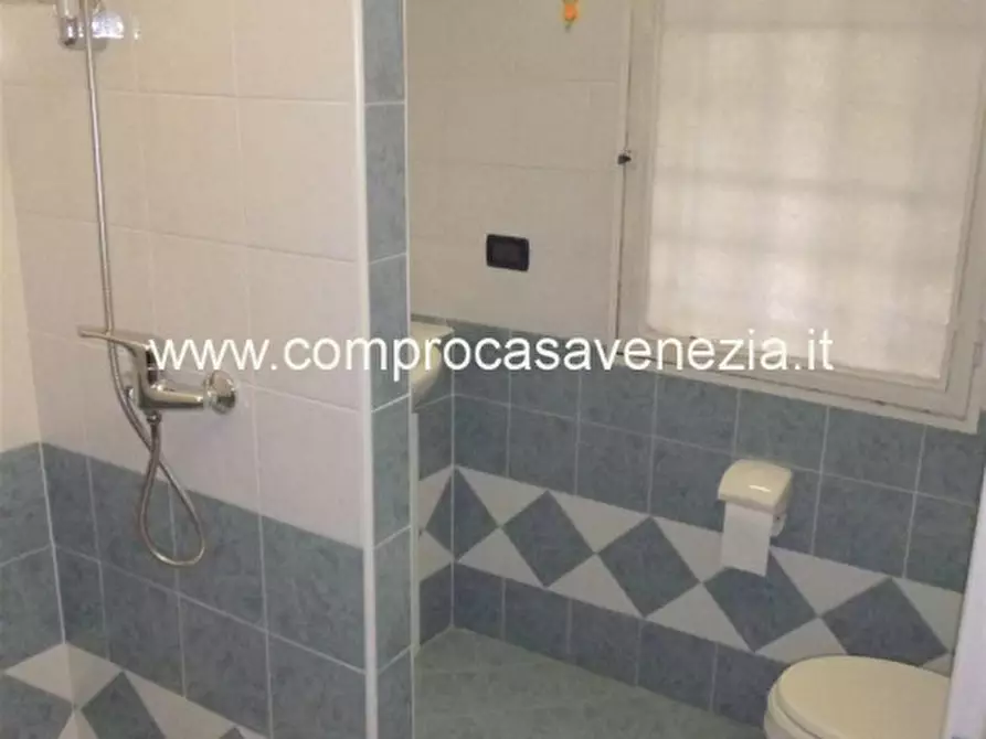 Immagine 4 di Negozio in vendita  in via castellana a Venezia