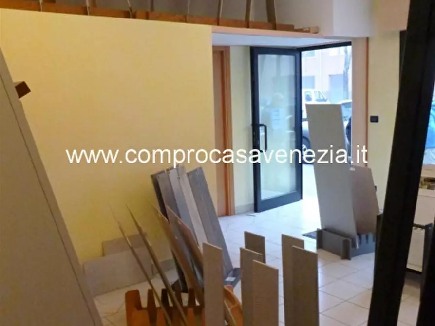 Immagine 8 di Negozio in vendita  in via castellana a Venezia