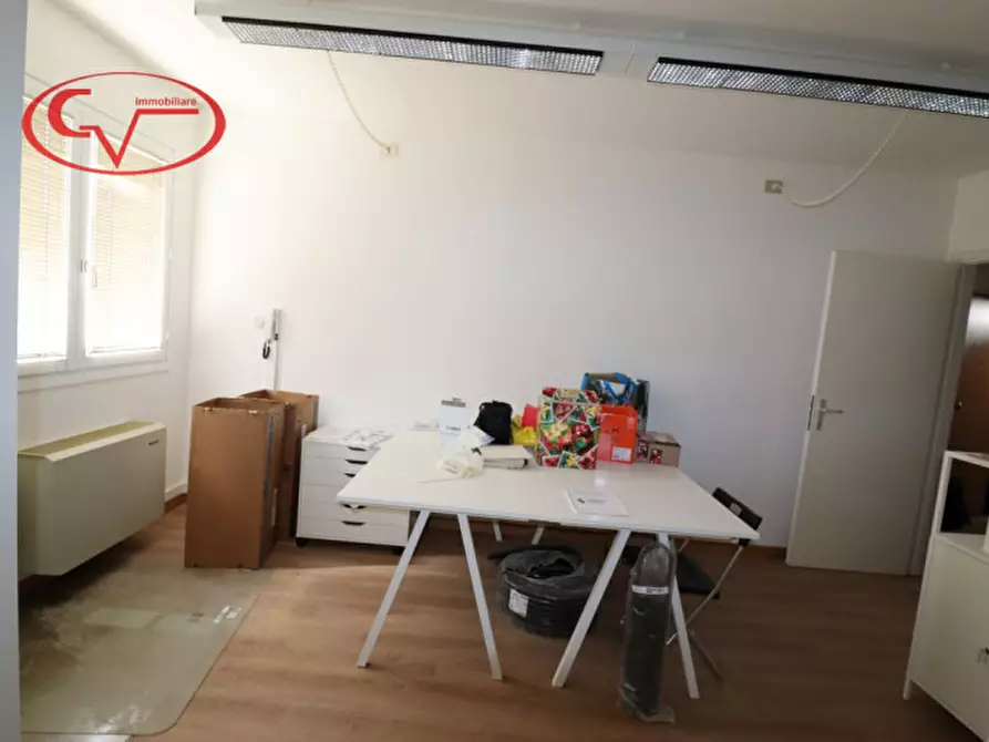 Immagine 2 di Ufficio in vendita  in Via Ammiraglio Burzagli a Montevarchi