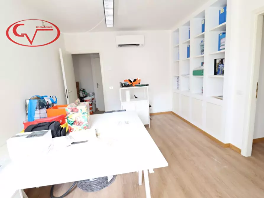 Immagine 3 di Ufficio in vendita  in Via Ammiraglio Burzagli a Montevarchi