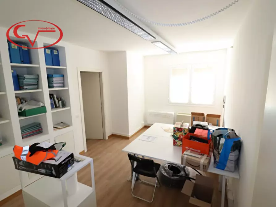 Immagine 4 di Ufficio in vendita  in Via Ammiraglio Burzagli a Montevarchi