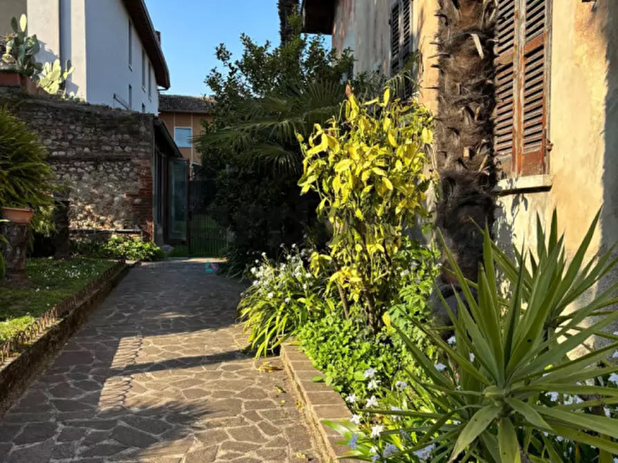 Immagine 5 di Appartamento in vendita  a Padenghe Sul Garda