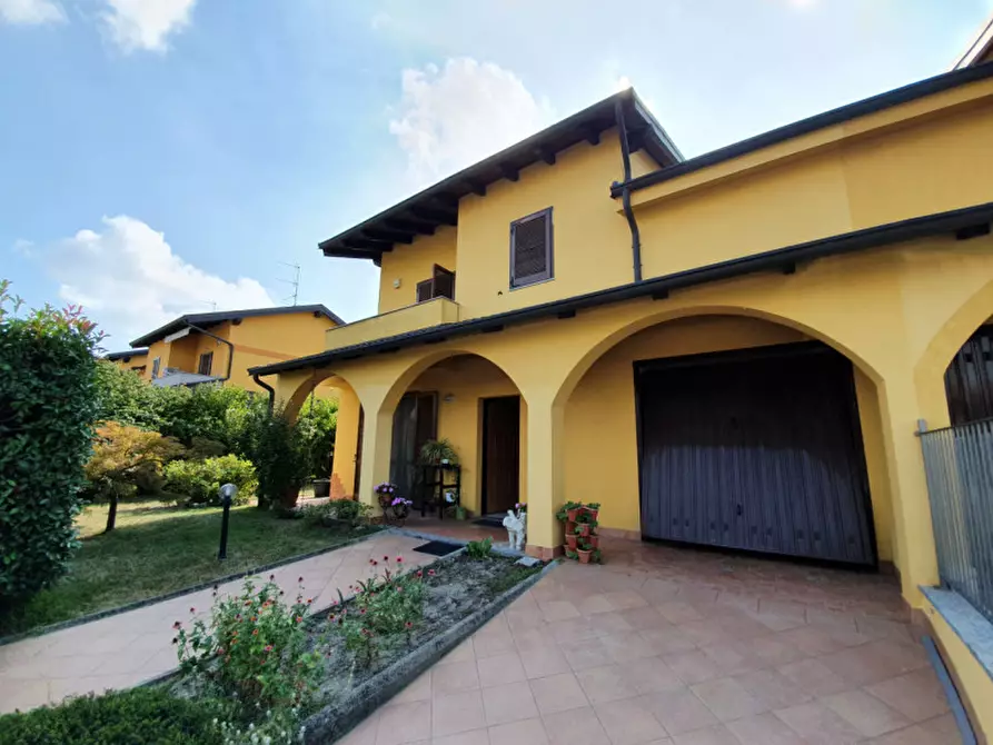 Immagine 1 di Villa in vendita  in via casale a Villanova Monferrato