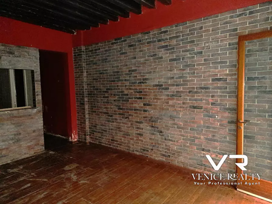 Immagine 2 di Negozio in vendita  in rialto a Venezia