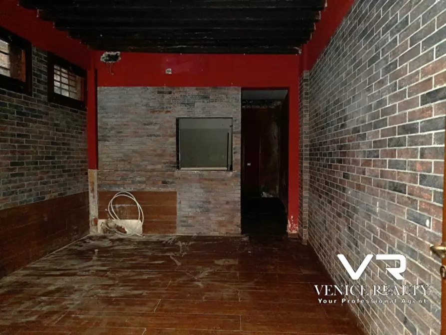 Immagine 3 di Negozio in vendita  in rialto a Venezia