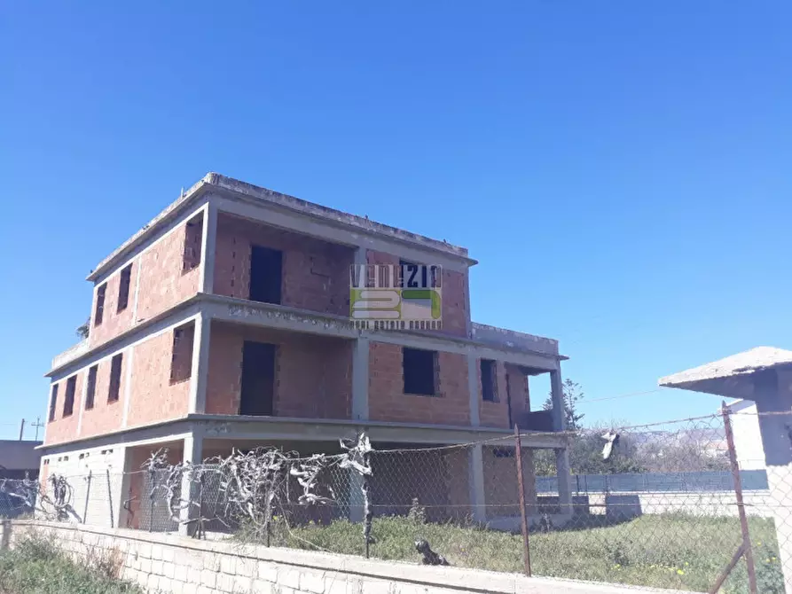 Immagine 1 di Villa in vendita  in Via Sangregorio a Avola