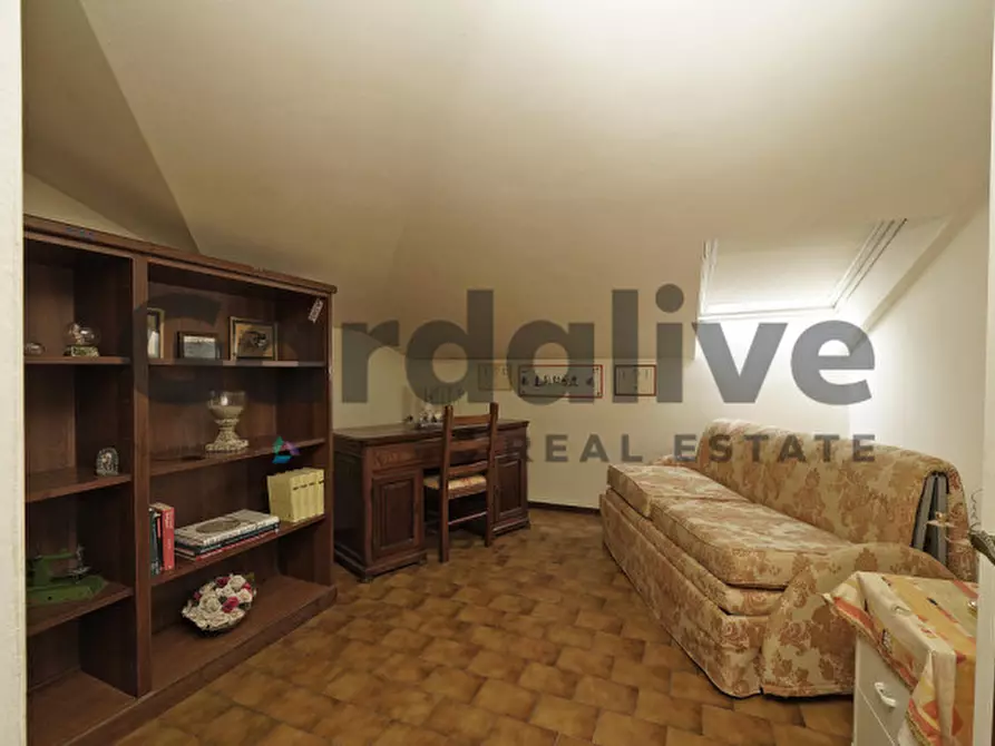 Immagine 12 di Appartamento in vendita  in Via G. Rovetta a Padenghe Sul Garda