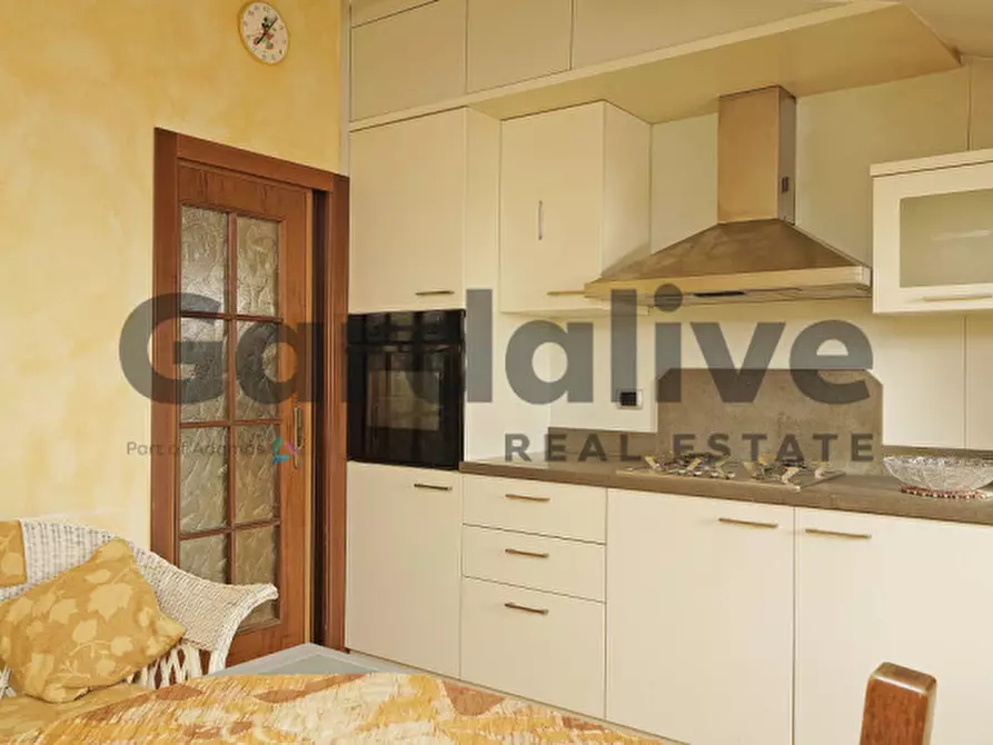 Immagine 17 di Appartamento in vendita  in Via G. Rovetta a Padenghe Sul Garda