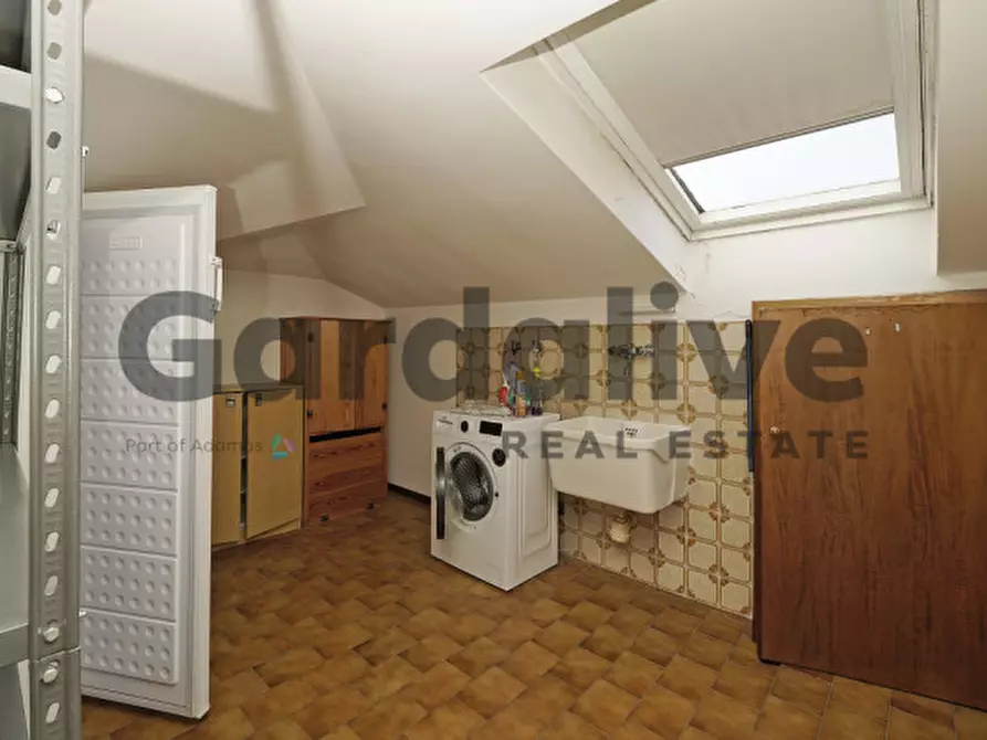 Immagine 25 di Appartamento in vendita  in Via G. Rovetta a Padenghe Sul Garda