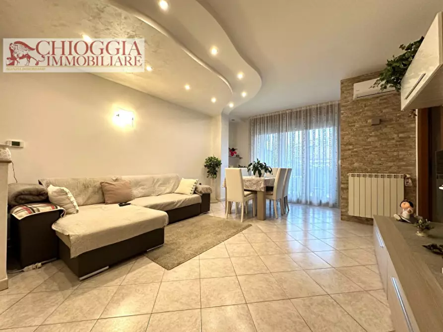 Immagine 1 di Appartamento in vendita  in Via Primavera a Chioggia