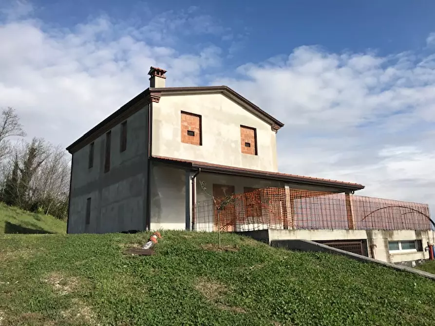 Immagine 1 di Villa in vendita  a Borghi