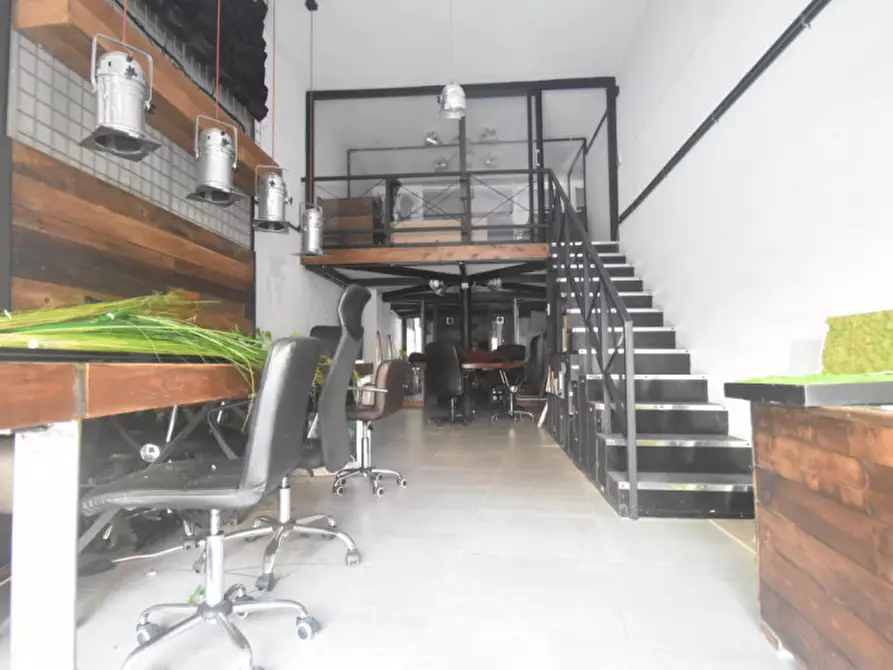 Immagine 5 di Ufficio in vendita  a Quartu Sant'elena