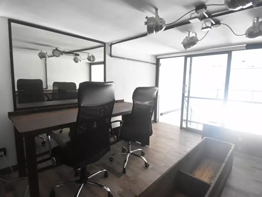 Immagine 10 di Ufficio in vendita  a Quartu Sant'elena