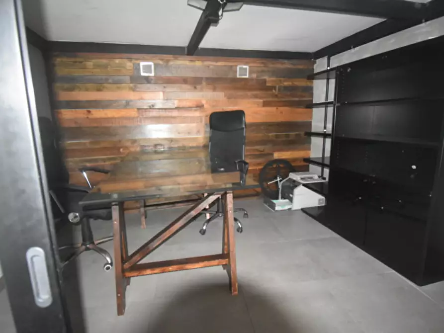 Immagine 15 di Ufficio in vendita  a Quartu Sant'elena