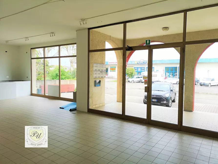 Immagine 3 di Negozio in vendita  a Este