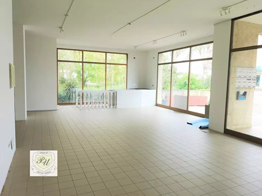 Immagine 4 di Negozio in vendita  a Este