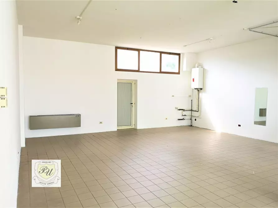 Immagine 5 di Negozio in vendita  a Este