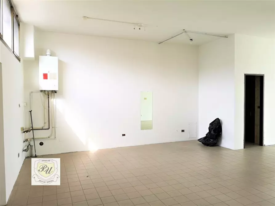 Immagine 6 di Negozio in vendita  a Este